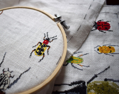 meldemeuleneire:Big bug cross stitch project; part 2.