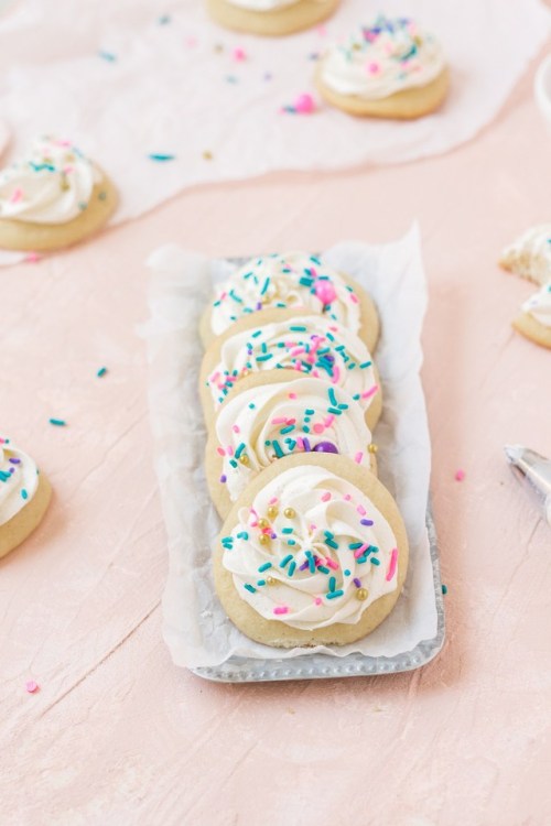 sweetoothgirl:SOFT ALMOND COOKIES WITH ALMOND BUTTERCREAM