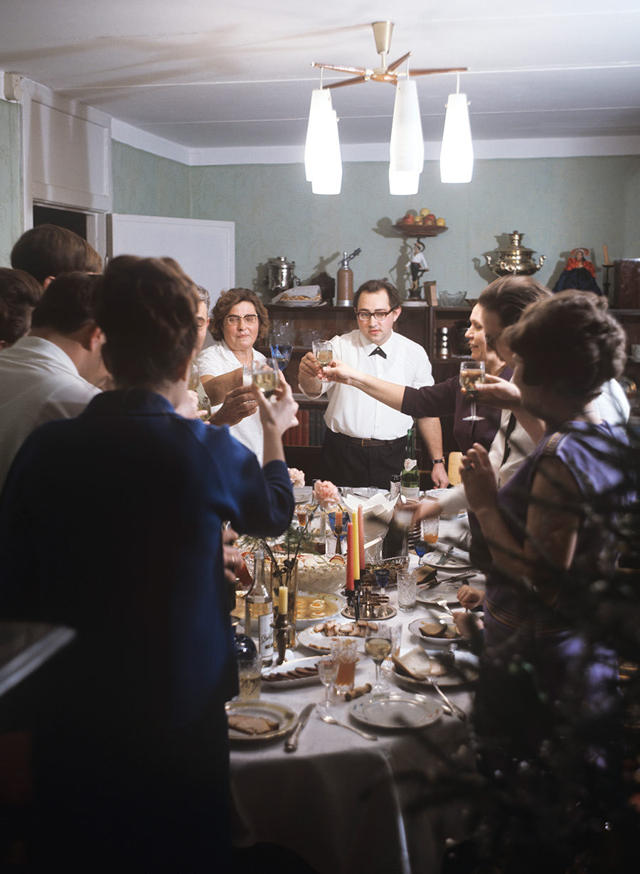 New Year celebrations in the family of engineer Alexander Guskov, 1971 (via)