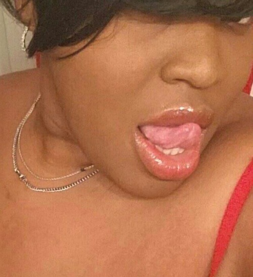 ebonyjuicybbw1:Pretty pussy with a fuck me face what would u...