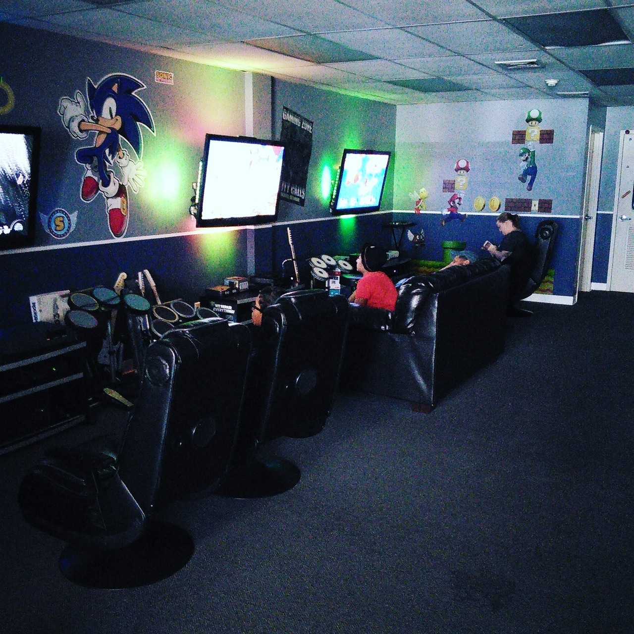Gamers Paradise Looking For Somewhere To Beat The Heat Come Down