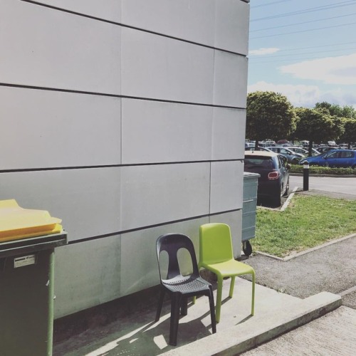 #lonelychairsatcern windy morning, sheltered close to #b40 #CERN