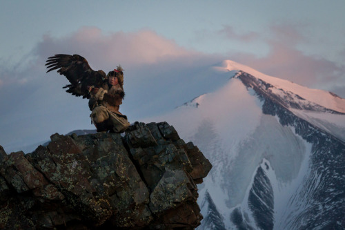 slugsteak:The Eagle Hunters of Mongolia. Asher Svidensky.