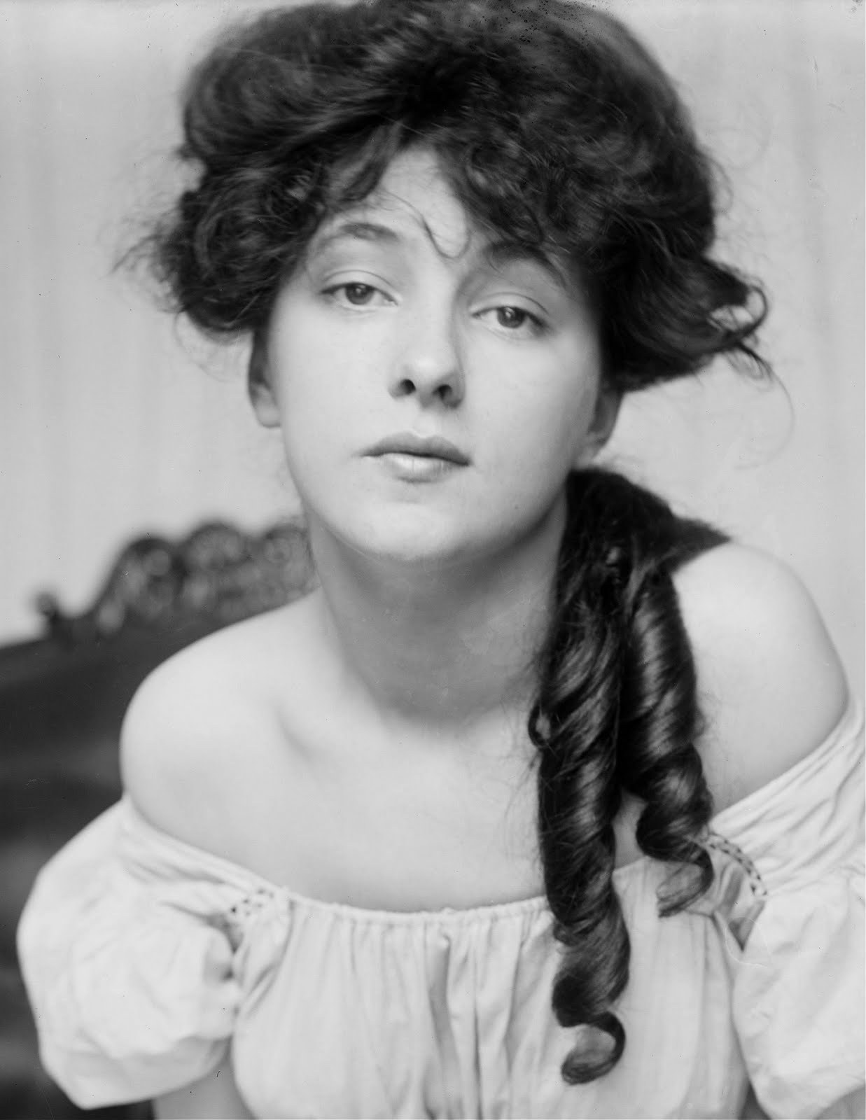 Evelyn Nesbit Was Known As “the Girl In The Red