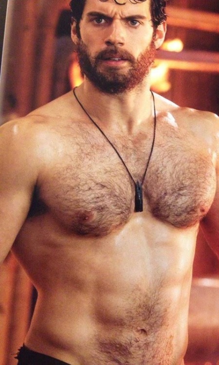 bananahunks:Henry Cavill Shows His Nude Muscle...