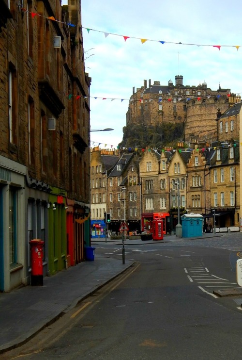 fuckitandmovetobritain:Edinburgh-for more  of my UK shots and...