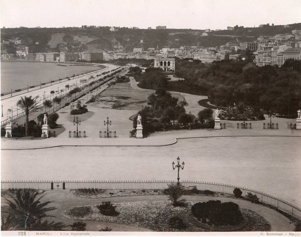 Neapolitan nation in pictures — Naples, Villa Reale, late 1800s.