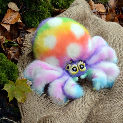 sosuperawesome:Fluffy SpidersAlvamade Toys on EtsySee our...