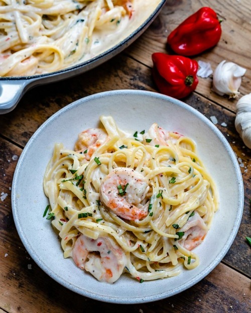 foodffs:Creamy Shrimp Alfredo Pasta - An easy 20-minute recipe...