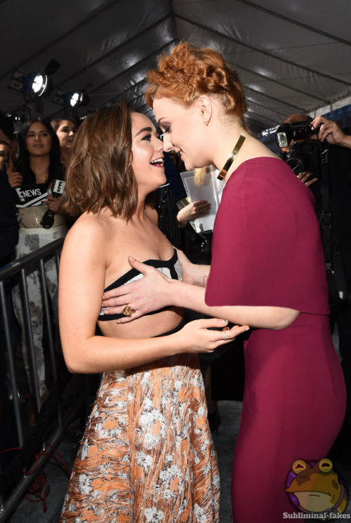 subliminal-fakes:After the rumors of Sophie Turner and Maisie...