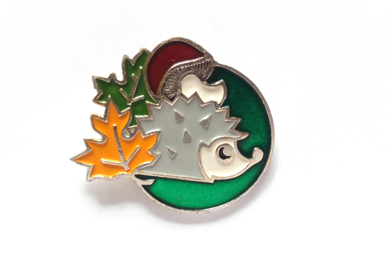 Hedgehog with a mushroom, vintage enamel pin