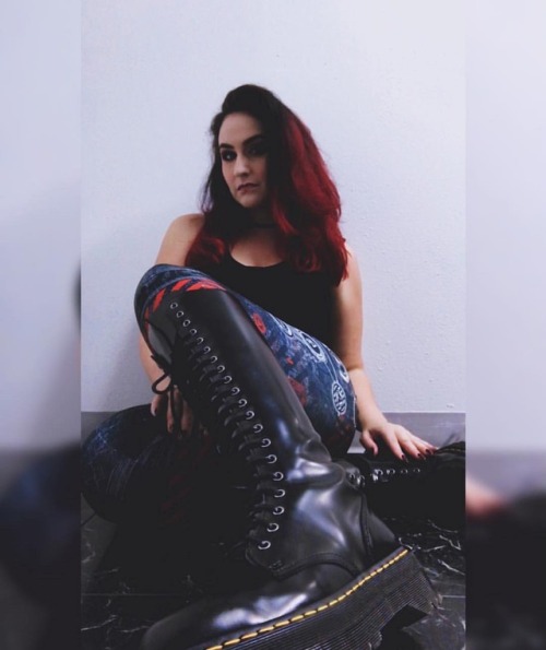 black degrade leggings red glitch shutdownexe
