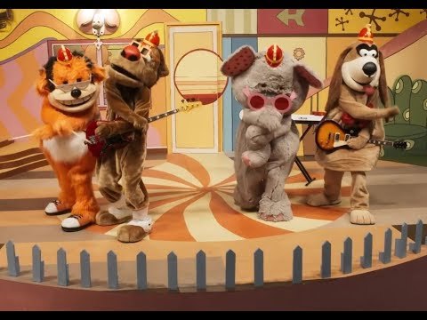 Omg, this is basically Five Nights at Freddy&rsquo;s with The Banana Splits