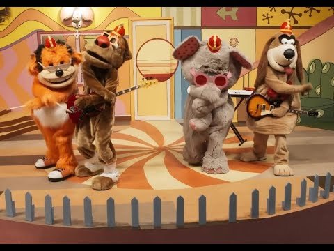 Omg, this is basically Five Nights at Freddy’s with The Banana Splits