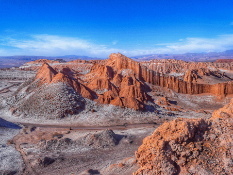 gorgeousgeology:Lunar Valley, Atacama Desert, Chile. (Picture:...