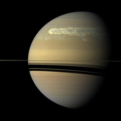 astronomyblog:Saturn’s atmosphere exhibits a banded pattern...