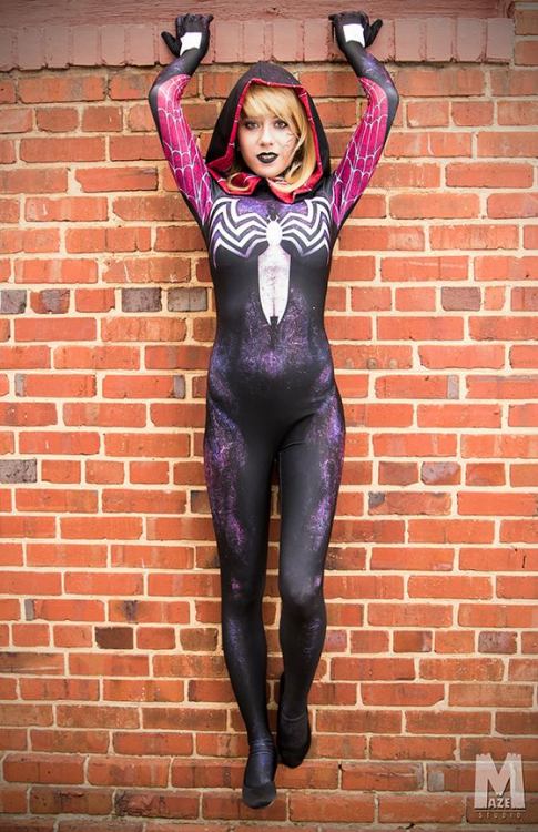 LaineyCat Cosplay (USA) as Gwenom.Photos by:Maze Studio