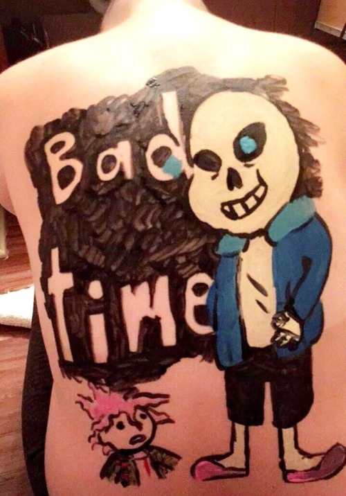 coolgarou:My friend asked me to paint on her back and I had to...