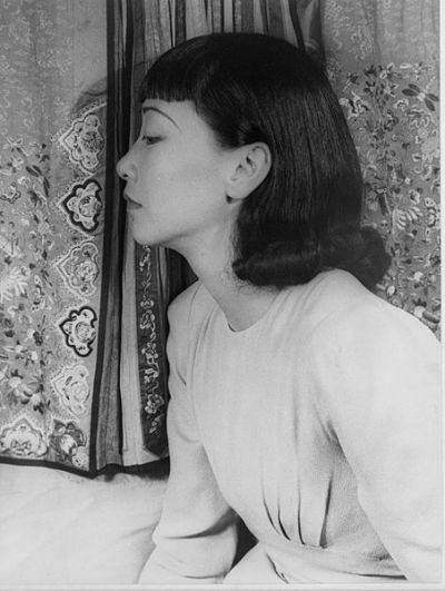NoraFinds | Vintage Blog Vintage Blogger