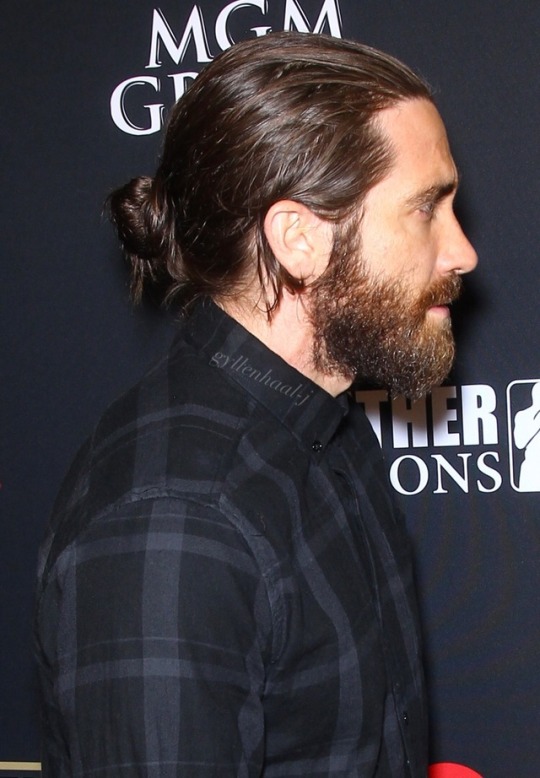 jake gyllenhaal man bun