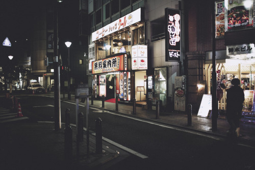 chayu-chien:Kabukicho , Japanphoto took by canon 5D3 , 35mm