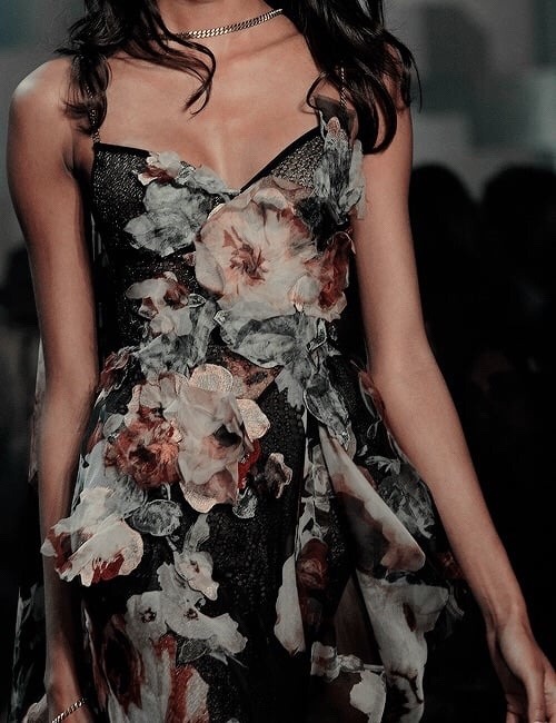 gabytaangeles:Floral dress…