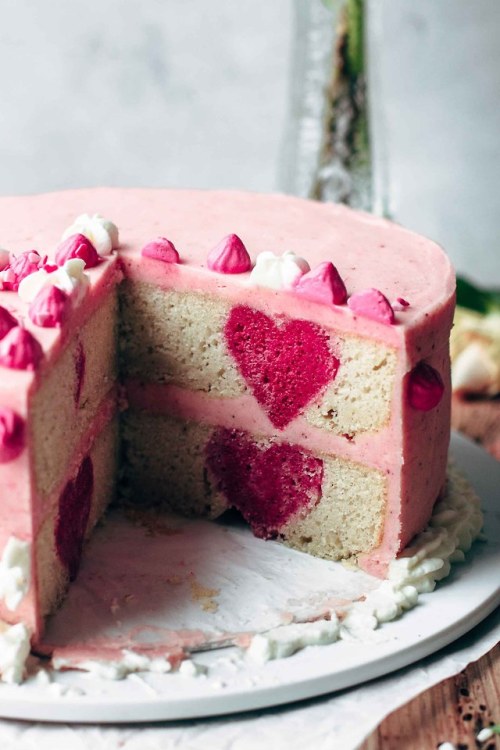 sweetoothgirl:WHITE CAKE WITH STRAWBERRY FROSTING FOR...