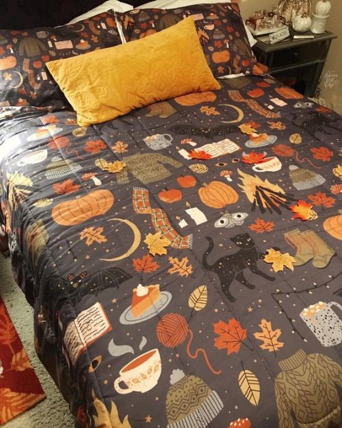 witchylass:breathing-in-autumn-air:Spooky but cozy