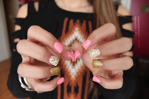 painxfvl:itsmuhria:Pink and gold a girls two favorite colors...