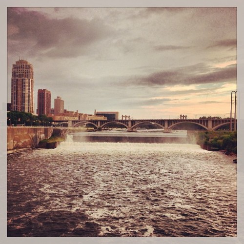 borderlinephil:#Minneapolis #StoneArchBridge #sunrise...