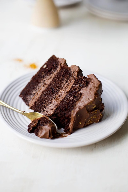 fullcravings:The Perfect Chocolate Fudge Layer Cake