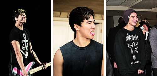 calum-hood:(✿◠‿◠)