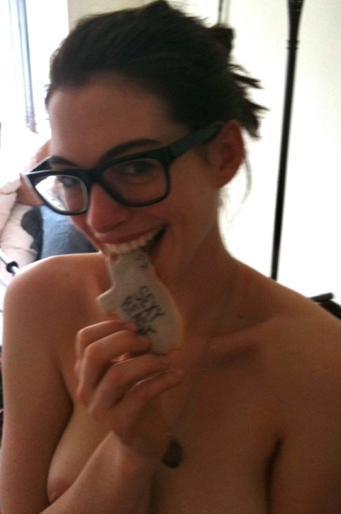 celebgold-3:Anne Hathaway impersonated by herself