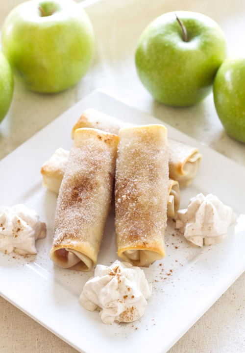 ransnacked:baked apple pie egg rolls | spoonful of flavor