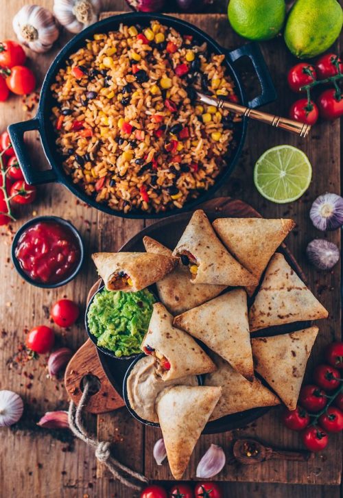 fullyhappyvegan:Vegan Burrito Samosas with Guacamole + Cashew...