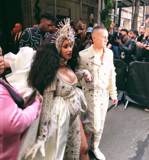 longinforfreedom:Cardi B on her way to the 2018 Met Gala....