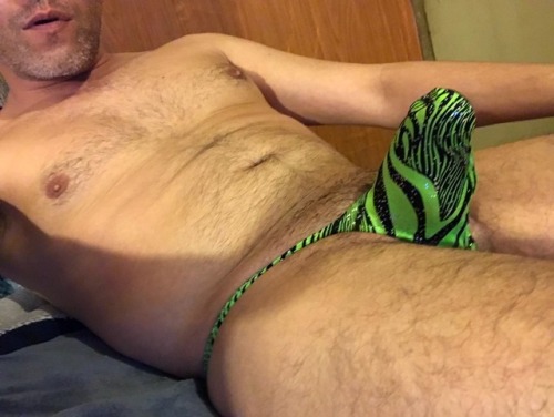 Relax sunday! Of course wearing thong! Green sunday!!!