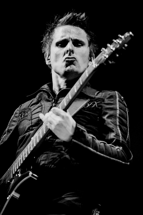 just kill me now black and white matt bellamy muse live drones world tour drones era edit bw mine