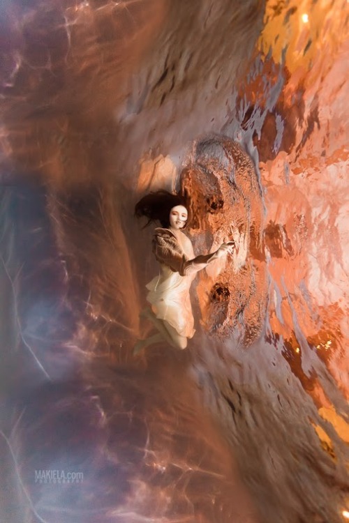溺れる女 - Lucy in the Sea with Diamonds - - jpgphotogallery: Photographer of the day: +Rafal...