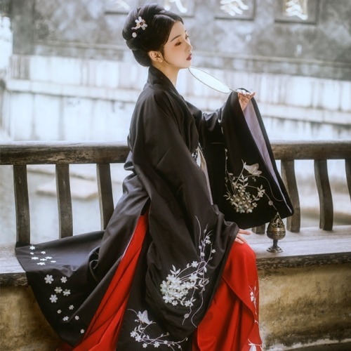 hanfugallery:Traditional Chinese hanfu by 子爵秋色汉服