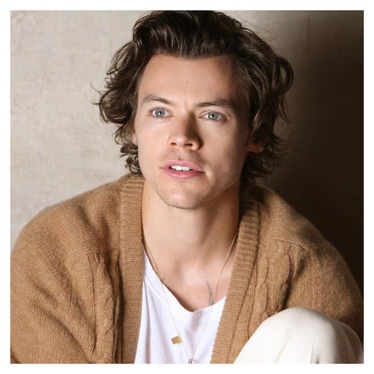 guccibeauty: Behind the scenes on set with singer songwriter and actor @harrystyles for #GucciMémoire d’une Odeur, a Mineral...