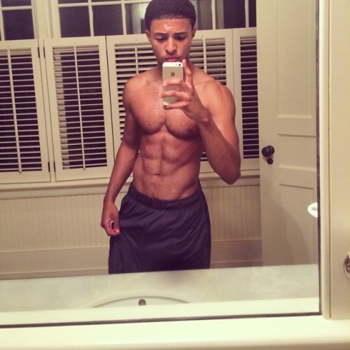 celebrixxxtiez:Diggy SimmonsSee more naked Celebrities at...