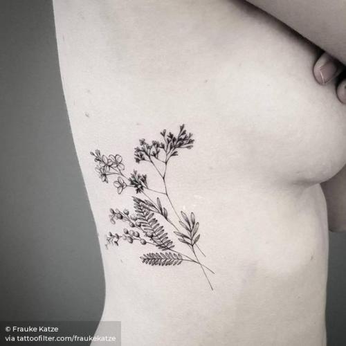 Flower tattoo  Myosotis  mimosa   Tatouage Tatouage minimaliste  Tatouages minimalistes