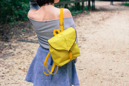 culturenlifestyle:Adorable Leaf Bags by Gabrielle Moldovanyi...