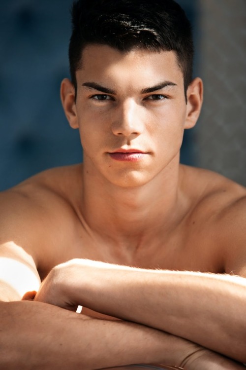 ohfleetingbeauty:
“ Bart Cuban
”