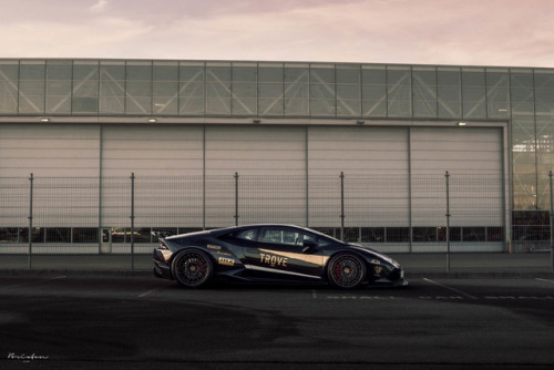 LibertyWalk Lamborghini Huracan with Brixton...