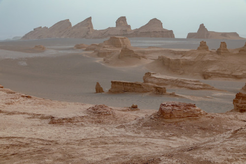 breathtakingdestinations:Lut Desert - Iran (by Ninara) 