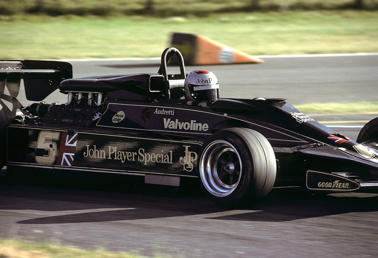 Formula 1 • Mario Andretti, Lotus-Ford 78, 1977 Argentine GP,...