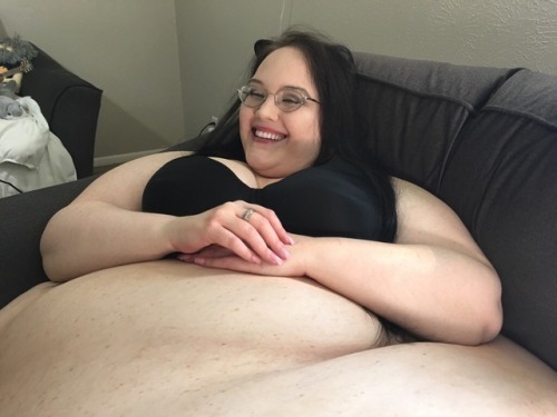 ssbbwvanillahippo:When I lay down my belly has to sort out how...