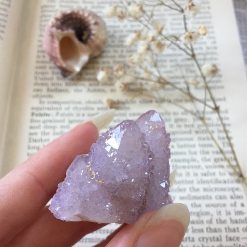 floralsgifts:This spirit quartz cluster is so gorgeous ✨...